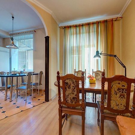 Apartments With Three Rooms On Shevchenko Blvd Kiev Dış mekan fotoğraf