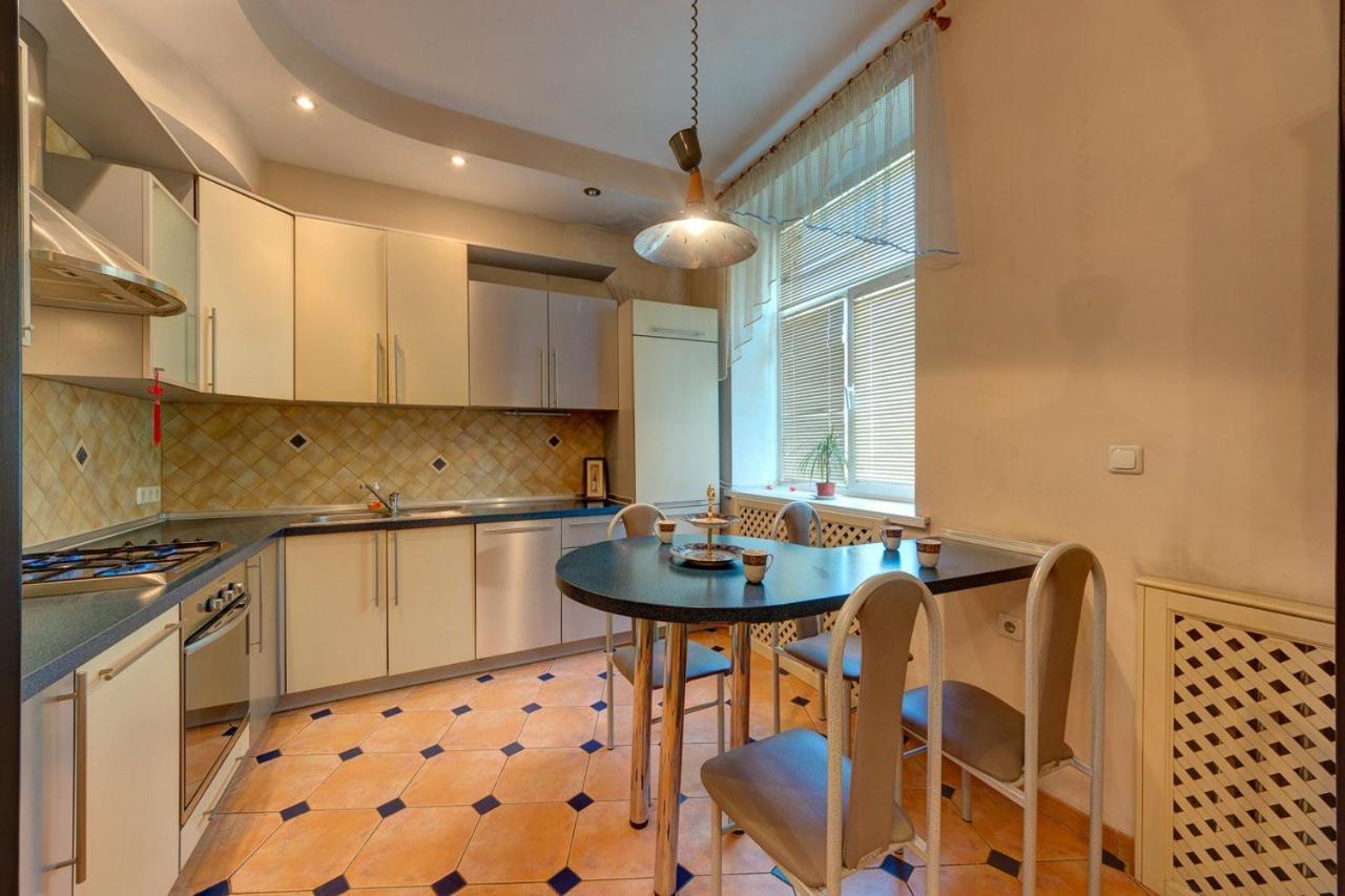 Apartments With Three Rooms On Shevchenko Blvd Kiev Dış mekan fotoğraf