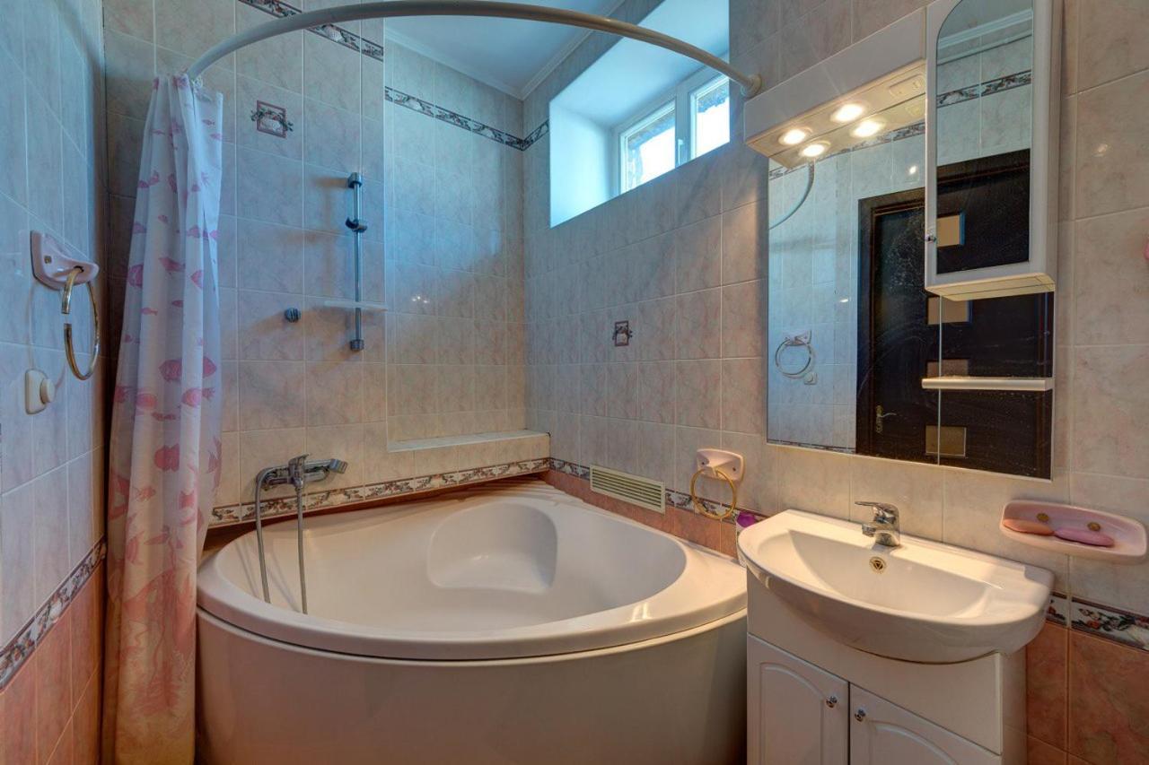 Apartments With Three Rooms On Shevchenko Blvd Kiev Dış mekan fotoğraf